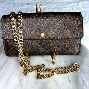 Louis Vuitton Sarah wallet authentic with unbranded chain and D rings attached
